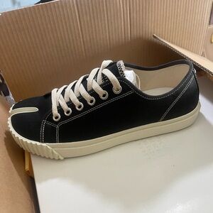 Maison Margiela Tabi Low-Top Sneakers